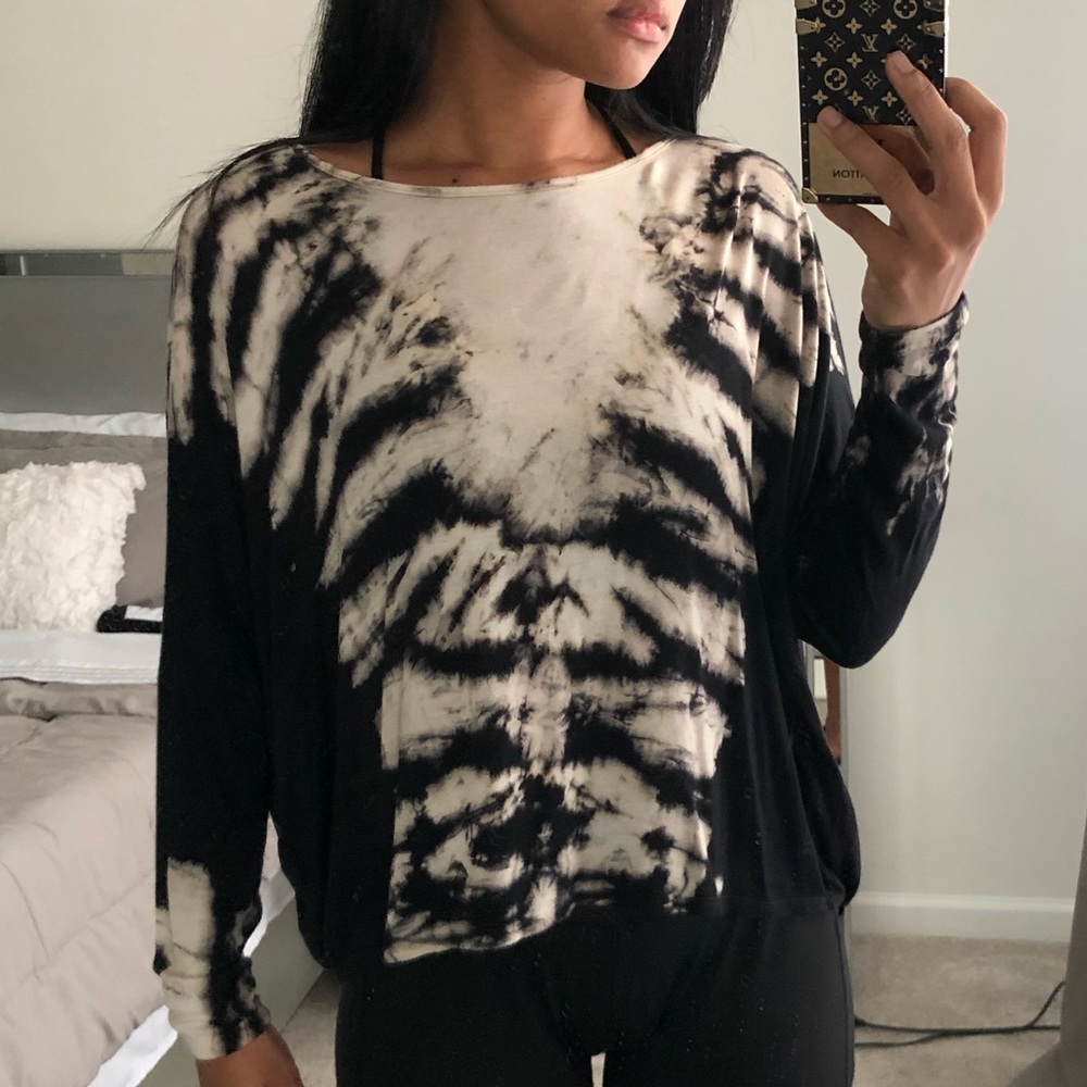 Black/Nude FASHIONNOVA Open-Back Long Sleeve Shirt